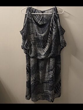 Cold Shoulder Black & White Patterned Women's Dress XXL